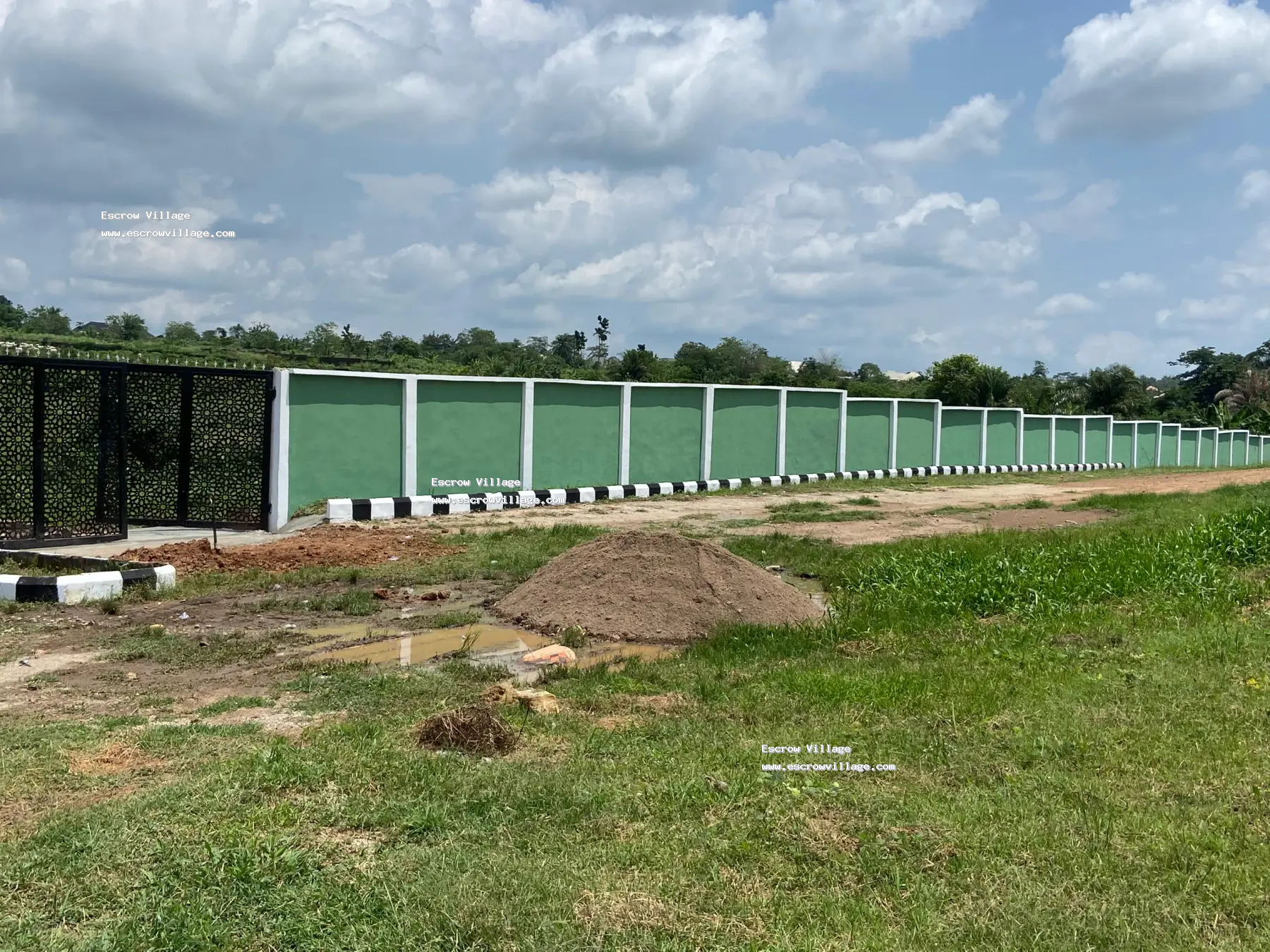 300 sqm plot of land for sale in an estate